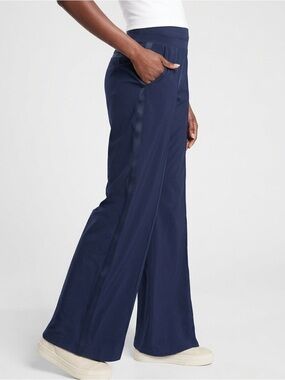 Athleta 14 Wide-Leg Navy Pants w Side Stripe Performance Athleisure Lightweight